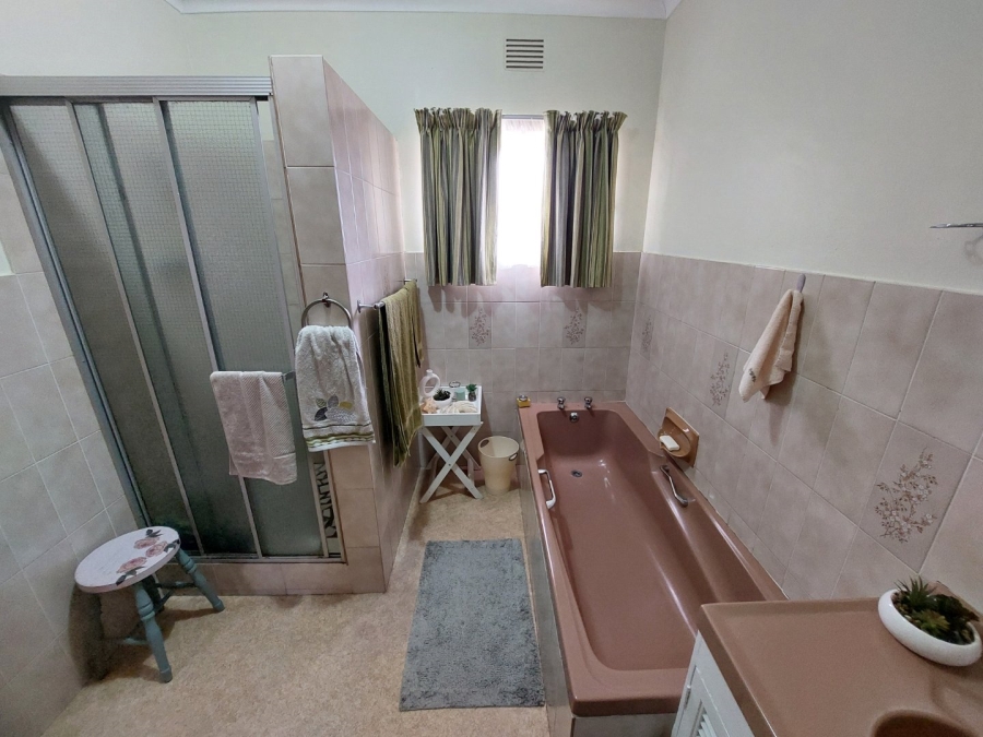 5 Bedroom Property for Sale in Oudtshoorn South Western Cape